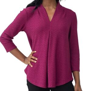 Cable and Gauge textured v-neck 3/4 sleeve top